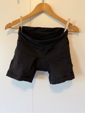 lululemon athletica Black Women's Bike Cycling padded Shorts 4”